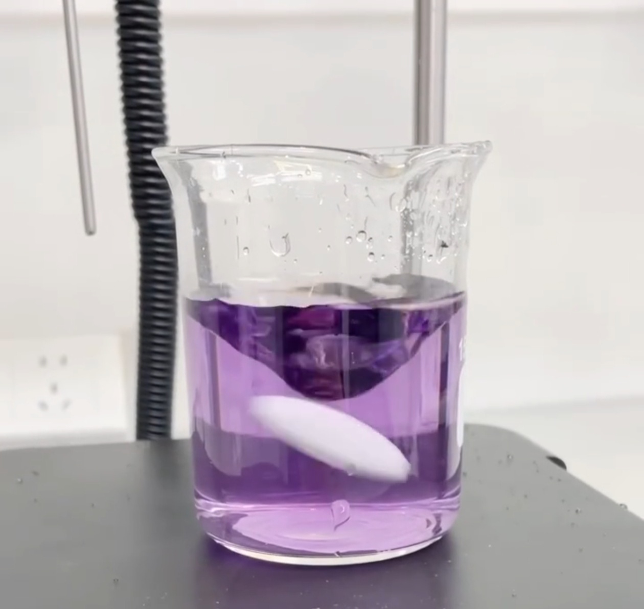 Bench photo showing unstable magnetic stirring with an off-center stir bar in a beaker